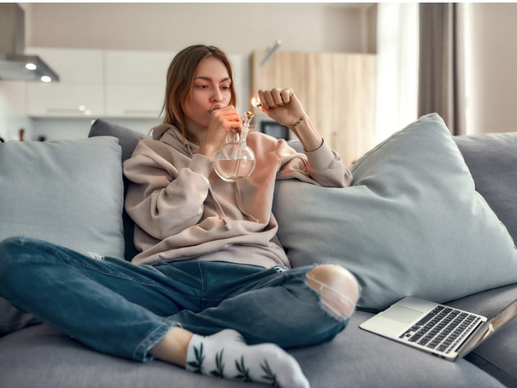 Is it dangerous to smoke a joint or use a bong? | Poison Control Is it dangerous to smoke a joint or use a bong? | Poison Control