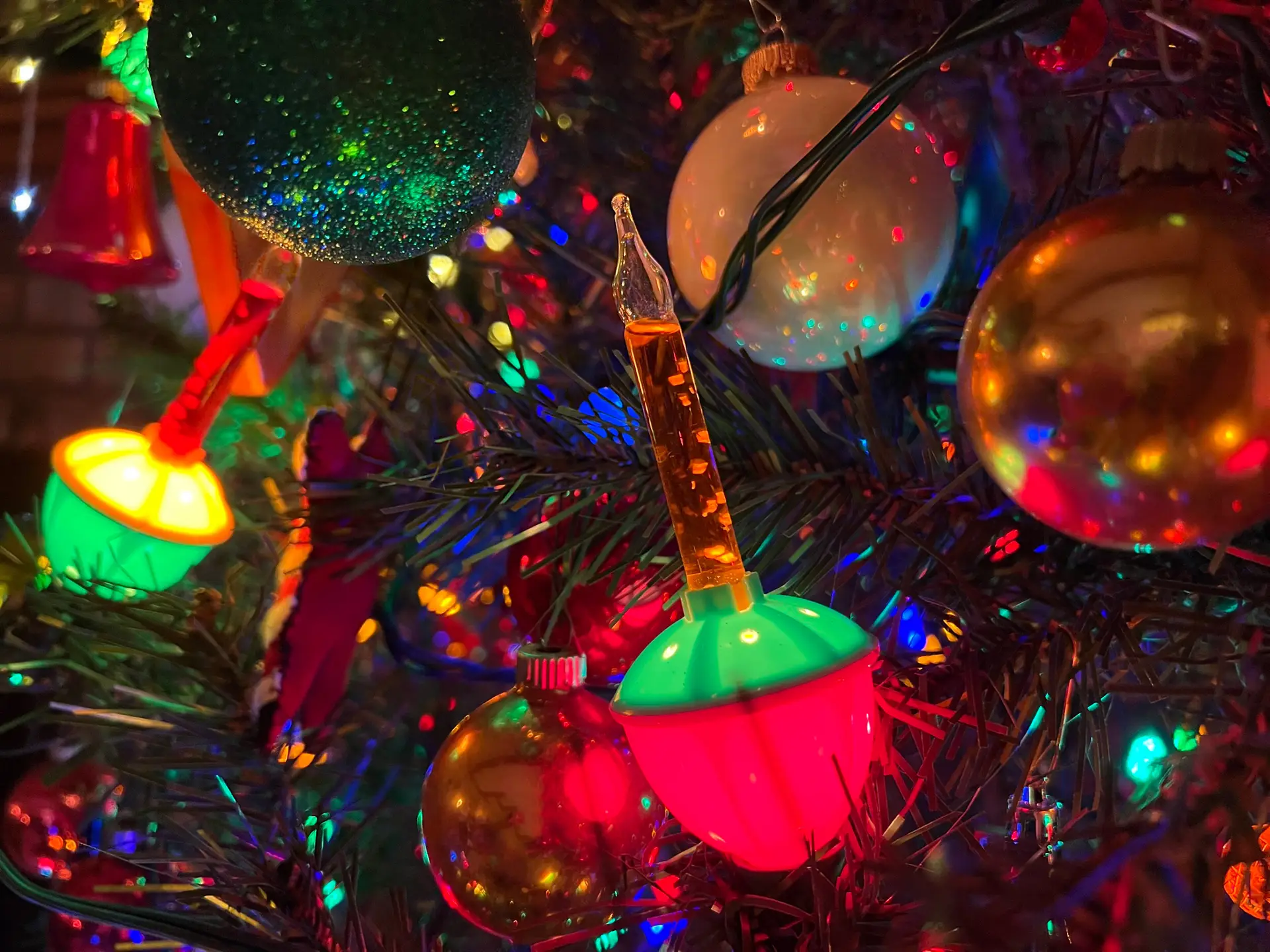 Christmas tree with bubble lights and ornaments